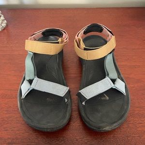 Tevas - Size 7